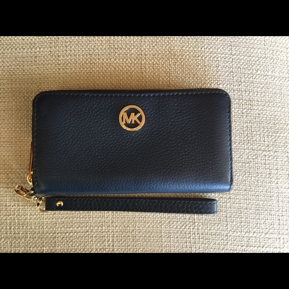❤️SOLD❤️ Michael Kors wallet wristlet